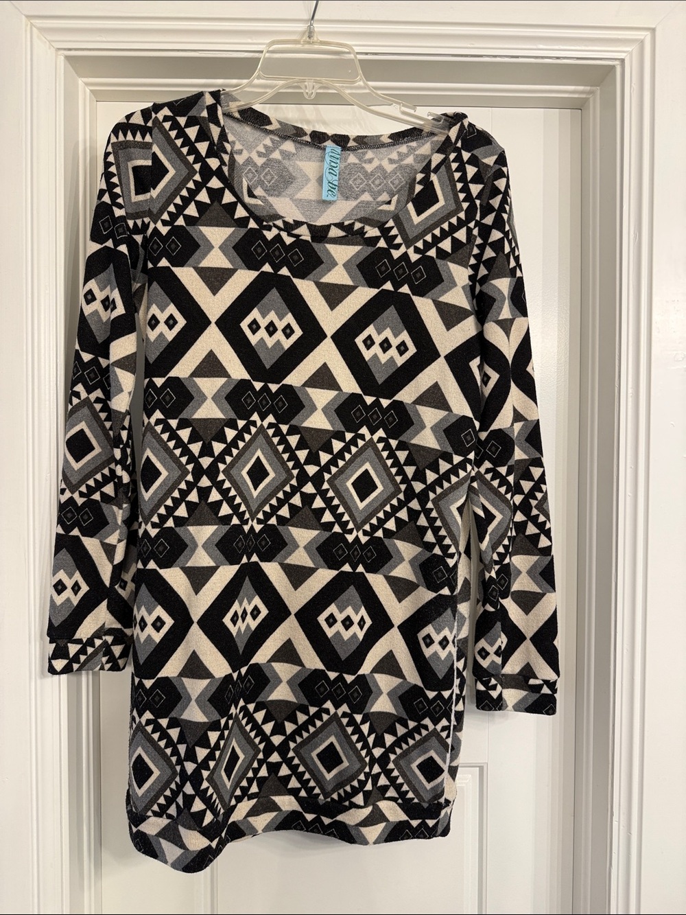 dina be Black White Gray Geometric Tunic